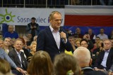 Spotkanie Donalda Tuska w Sosnowcu. Gorąca atmosfera w sali: "Donosisz do Europy i pieniędzy nie dostajemy!"