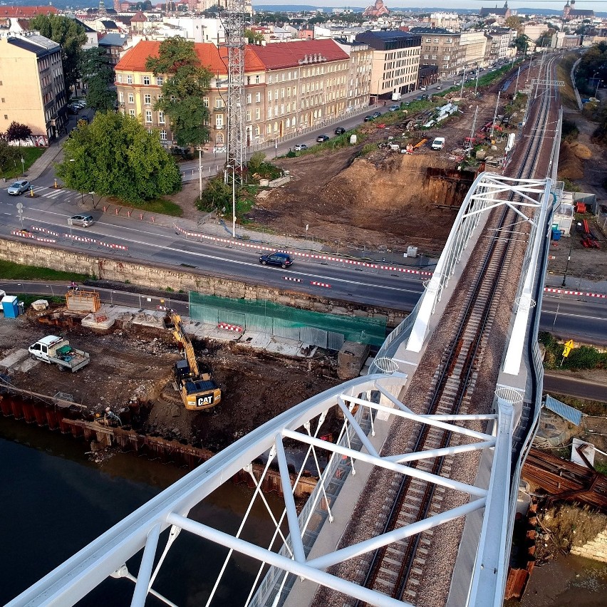 Kraków. Zakończyła się rozbiórka mostu PKP. W jego miejsce powstaną trzy nowe przeprawy [ZDJĘCIA]