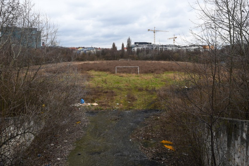 Stadion Szyca: Część działki dla miasta w zamian za zgodę na...