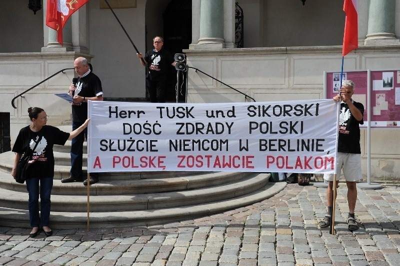 Poznań: manifestacja antyrządowa przed ratuszem