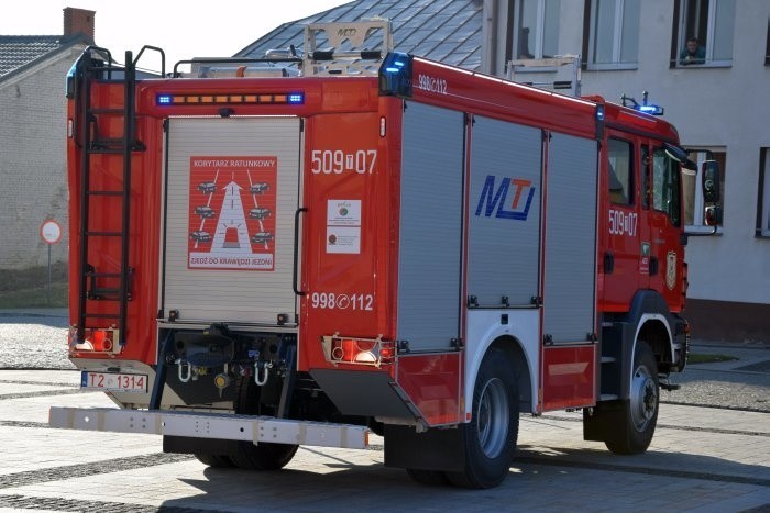 Druhowie z Ochotniczej Straży Pożarnej Szydłów mają nowy wóz (WIDEO)