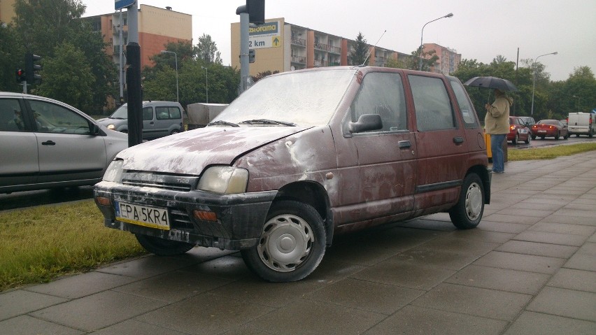 Pożar samochodu na Retkini gasili strażacy we wtorek rano....