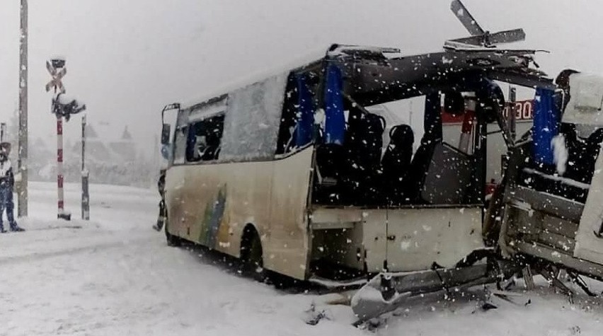 Pociąg Kolei Śląskich do Zakopanego zderzył się z autobusem ZDJĘCIA