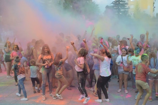 W sobotę na Placu Staffa w Skarżysku - Kamiennej odbył się Festiwal Kolorów i Smaków. Była to impreza towarzysząca III Międzynarodowemu Forum Inwestycyjnemu, które w dniach 31 sierpnia i 1 września odbyły się w Skarzysku.