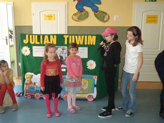 Przedszkolaki chętnie brały udział w zabawach przygotowanych przez uczniów z SP nr 2