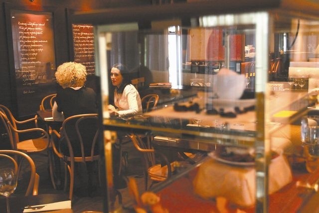 Kobiety coraz częściej szukają miejsc stworzonych tylko dla nich, m.in. specjalnych restauracji