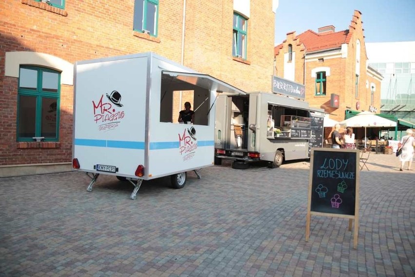 Letni zlot foodtrucków pod Galerią Kazimierz. Było naprawdę gorąco! [ZDJĘCIA]