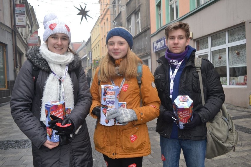 Od rana na ulicach Rybnika kwestuje 339 wolontariuszy