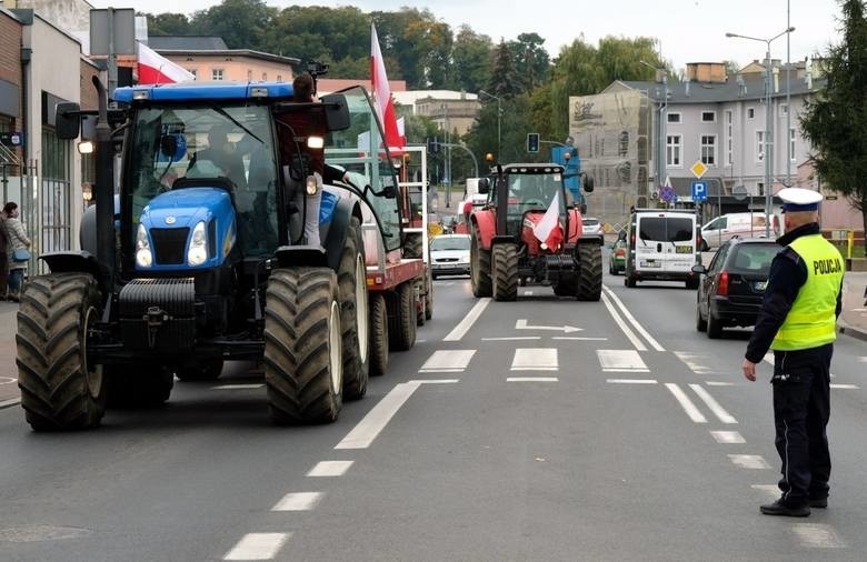 Protestu rolników ciąg dalszy. Ktoś wysypał obornik pod domem posła z Chojnic. Co na to poseł Aleksander Mrówczyński?