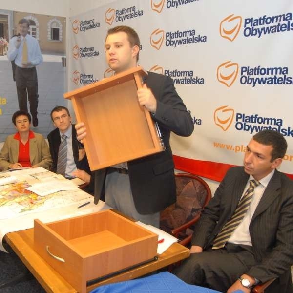 Radni PO: puste szuflady zapełniliśmy zrealizowanymi pomysłami. - Pieniądze przeznaczamy na sprawy dotyczące wszystkich opolan - mówi Arkadiusz Wiśniewski.