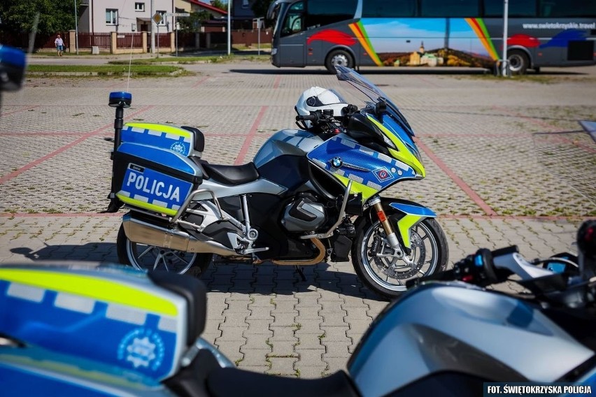 Policjanci z Kielc i Ostrowca mają nowe motocykle. Zobacz zdjęcia