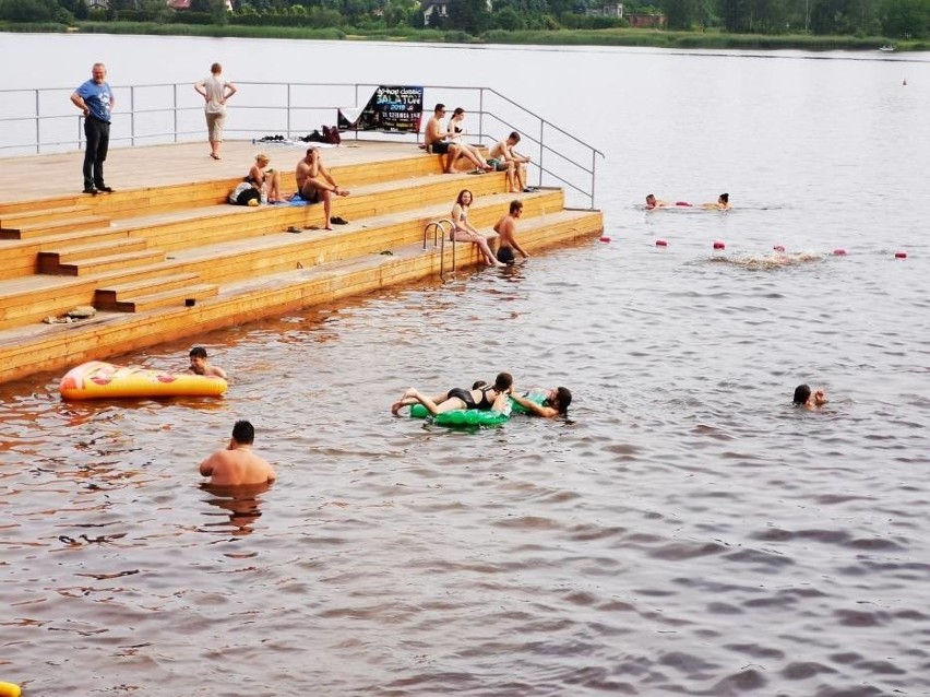 Nie ma gdzie zostawiać samochodów, gdy przyjedzie się na kąpieliska Chechło i Balaton