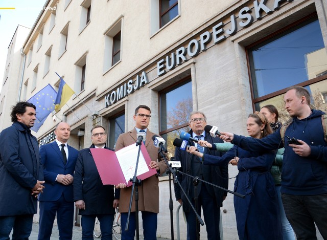 Samorządowcy zjednoczyli się w apelu do Komisji Europejskiej, choć nie wszyscy. Wałbrzych nie podpisał apelu.