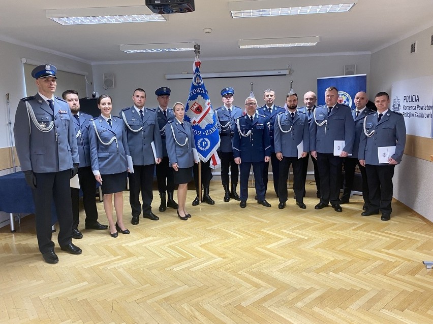 10 funkcjonariuszy z Komendy Powiatowej Policji w Zambrowie...
