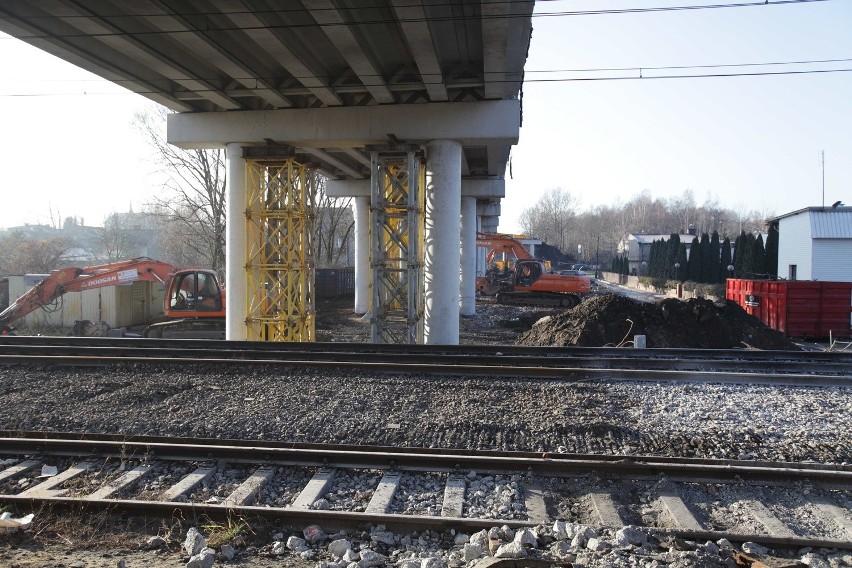 Burzą wiadukt na remontowanej DK 94 w Dąbrowie Górniczej