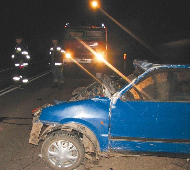 Siła uderzenia była tak potężna, że cinquecento wręcz wyleciało w powietrze. Zatrzymało się kilkadziesiąt metrów dalej.