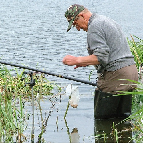 Turyści chętnie kupują licencje na połów ryb w jeziorze Łąka. W okolicy krąży plotka o 20-kilogramowych karpiach zamieszkujących wody jeziora.