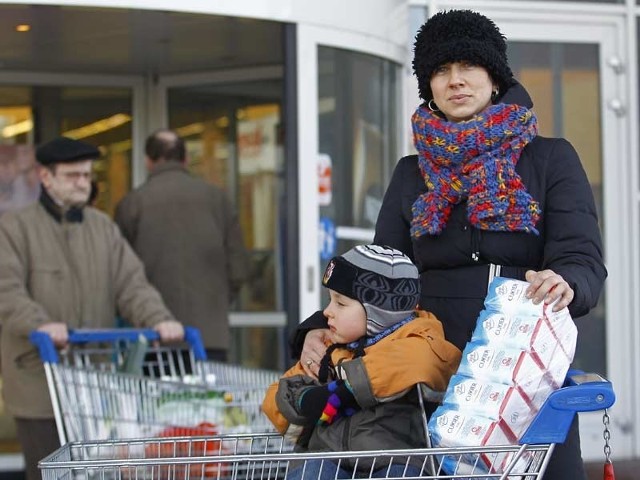 Klienci przerażeni pogłoskami, że cukier  zdrożeje do 5 złotych biorą pod 10 kilogramów. Na zapas.