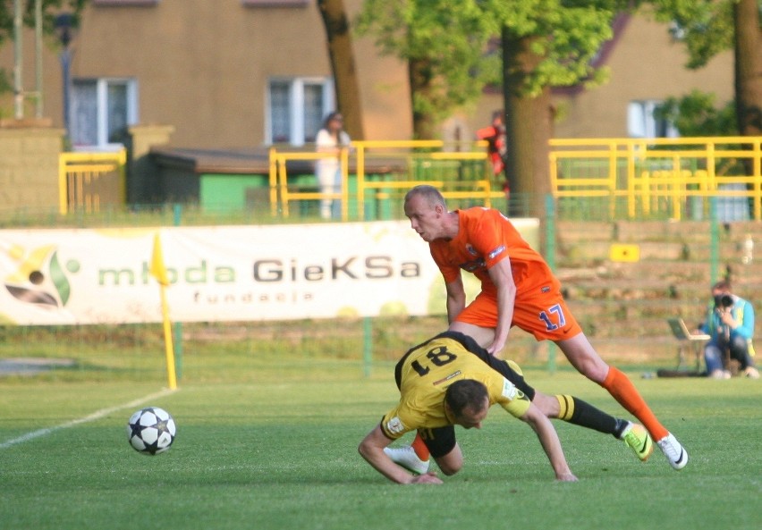 GKS Katowice - Termalica Nieciecza 1:1 [RELACJA, ZDJĘCIA]. Mistrzowie samobójów z Bukowej