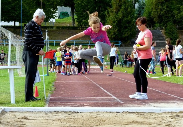 W piątek na stadionie Wdy w Świeciu odbyły się drugie tej jesieni zawody "czwartku lekkoatletycznego". Rywalizowała młodzież ze szkół podstawowych, gimnazjalnych i ponadgimnazjalnych z powiatu świeckiego.