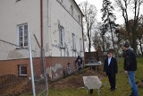 Rozpoczęła się rewitalizacja dworu w Czarnem - czas odmłodzić starą szkołę 