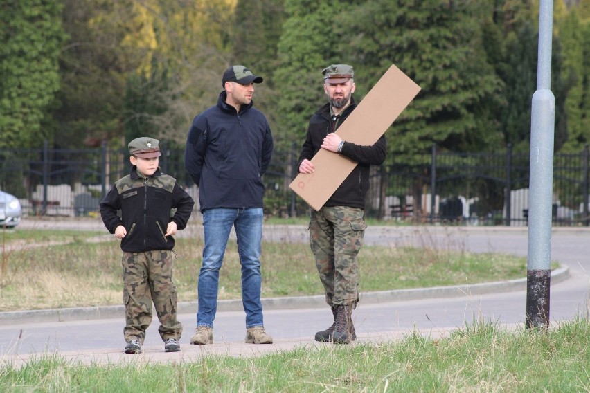 Katyński Marsz Cieni w Koszalinie. Po sformowaniu kolumny...