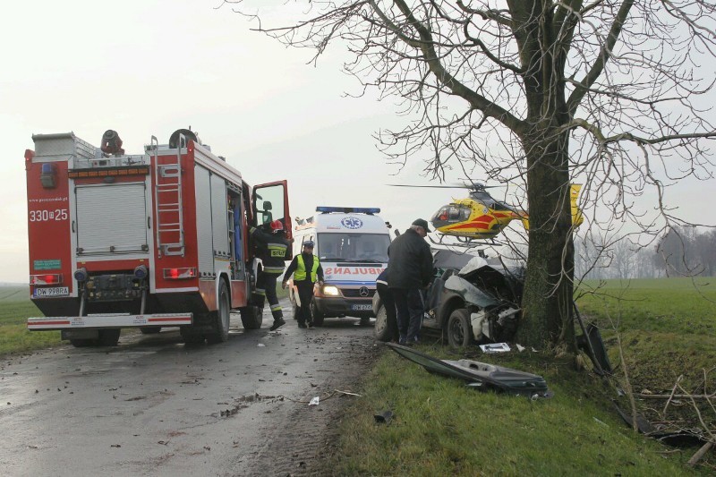 Wypadek koło Solnej (gmina Kobierzyce). Samochód uderzył w...