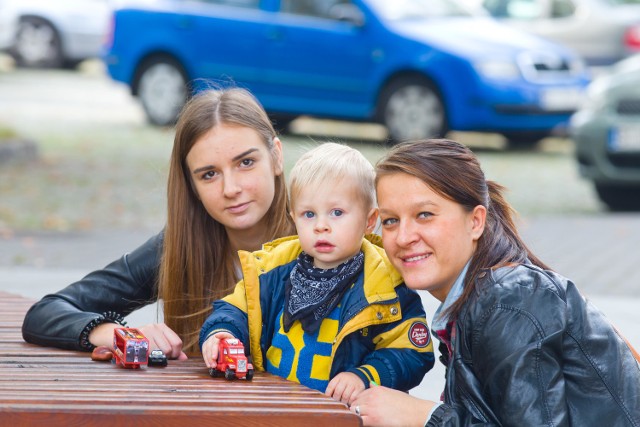 - Już niedługo Dzień Dziecka, ważny dla każdego malucha - mówi organizatorka akcji Ewelina Waracka (na zdjęciu po prawej) z Bielska Podlaskiego.  - W tym dniu pragniemy uszczęśliwić dzieci zmagające się z chorobami nowotworowymi z Kliniki Onkologii i Hematologii Dziecięcej w Białymstoku.