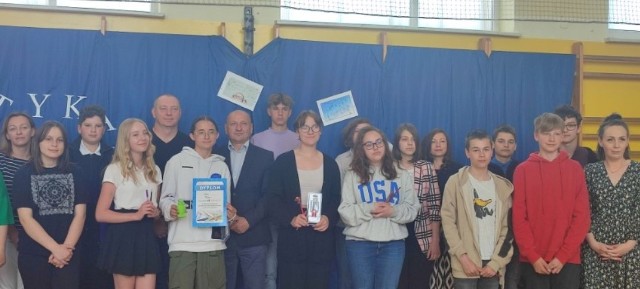 Uczestnicy konkursu "Łyk Matematyki" w PSP w Płoszowie