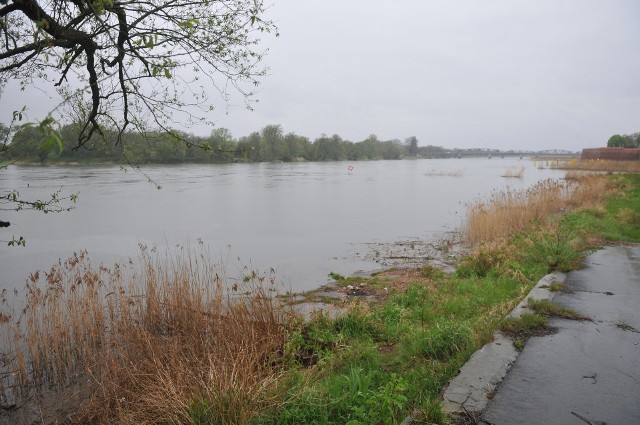 Odra wzbierała m. in. w Kostrzynie. Ale od pewnego czasu jej stan zaczął opadać.