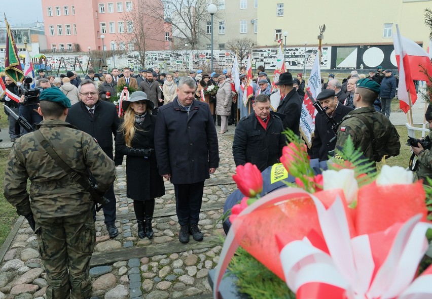 Lublin. Upamiętniono 82. rocznicę masowych deportacji Polaków na Sybir. Zobacz zdjęcia