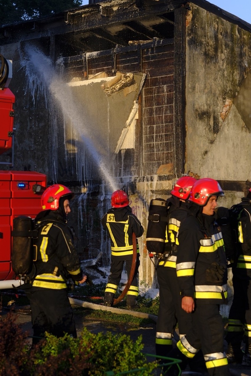 Na ulicy Morcinka 34 w Toruniu palił się budynek. Z ogniem...