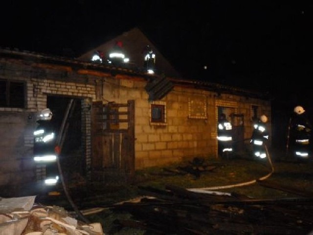W pierwszy dzień świąt w nocy palił się budynek w Grabkowie