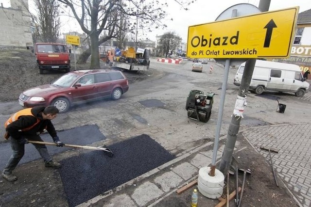 Wrocław, łatanie dziur w jezdni - zdjęcie ilustracyjne fot. Przemysław Wronecki