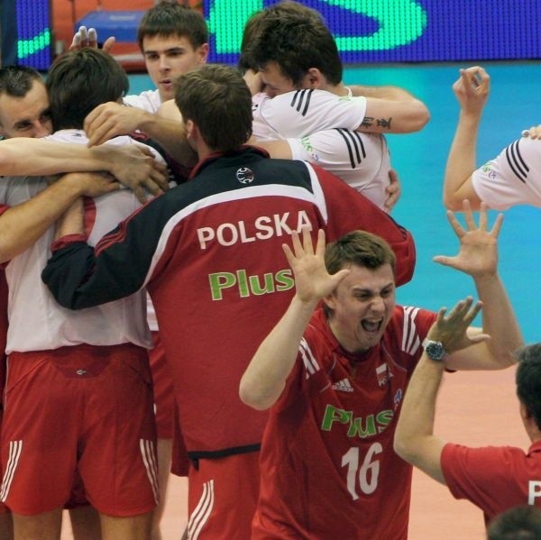 Polscy siatkarze pełni emocji i radości z wywalczenia awans do tegorocznych igrzysk olimpijskich w Pekinie.