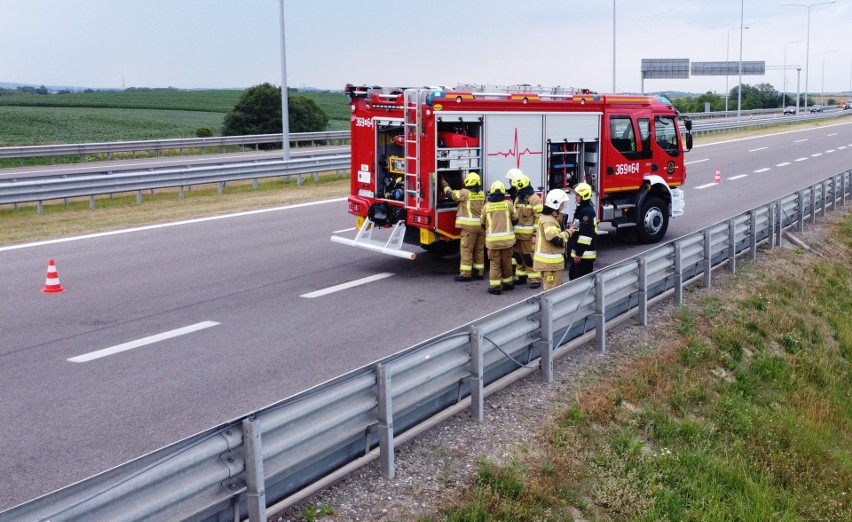 Przy Węźle Przemyśl na autostradzie A4 spalił się samochód osobowy marki Fiat Punto [ZDJĘCIA]