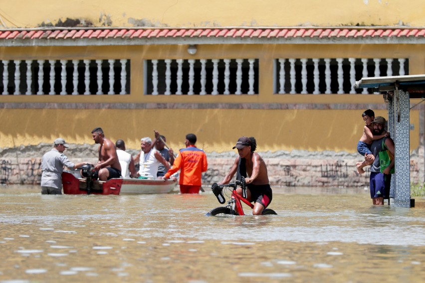 Tragedia w Brazylii. Powódź w Rio de Janeiro zebrała śmiertelne żniwo. Woda sięgała dachów samochodów
