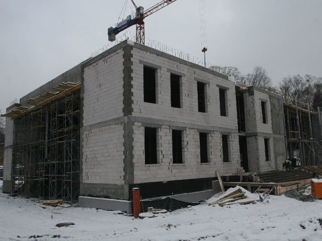 Prace przy budowie Centrum Samorządowego rozpoczęły się pod koniec sierpnia. Wykonawca wznosi budynek w rekordowym tempie.