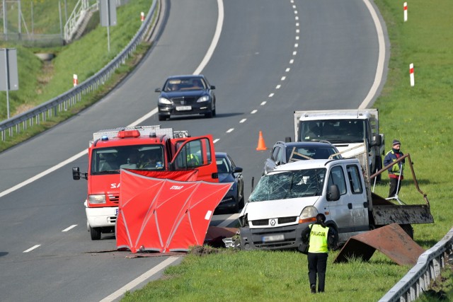 Tragiczny wypadek na autostradzie A2. Nie żyje jedna osoba