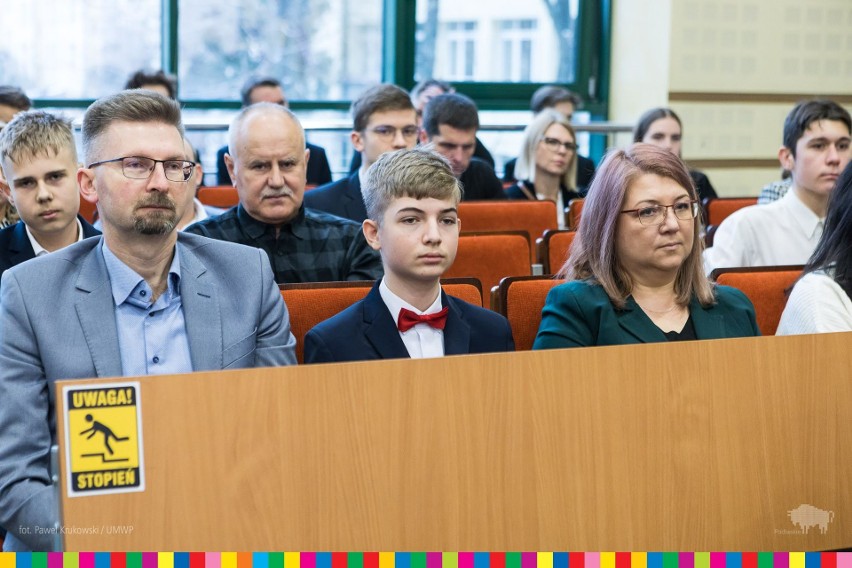 Najlepsi uczniowie w regionie otrzymali Stypendia Zarządu Województwa Podlaskiego (zdjęcia)                                     