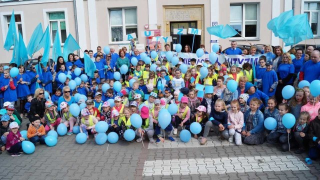 Niebieski Marsz dla Autyzmu przeszedł ulicami miasta Grójca.