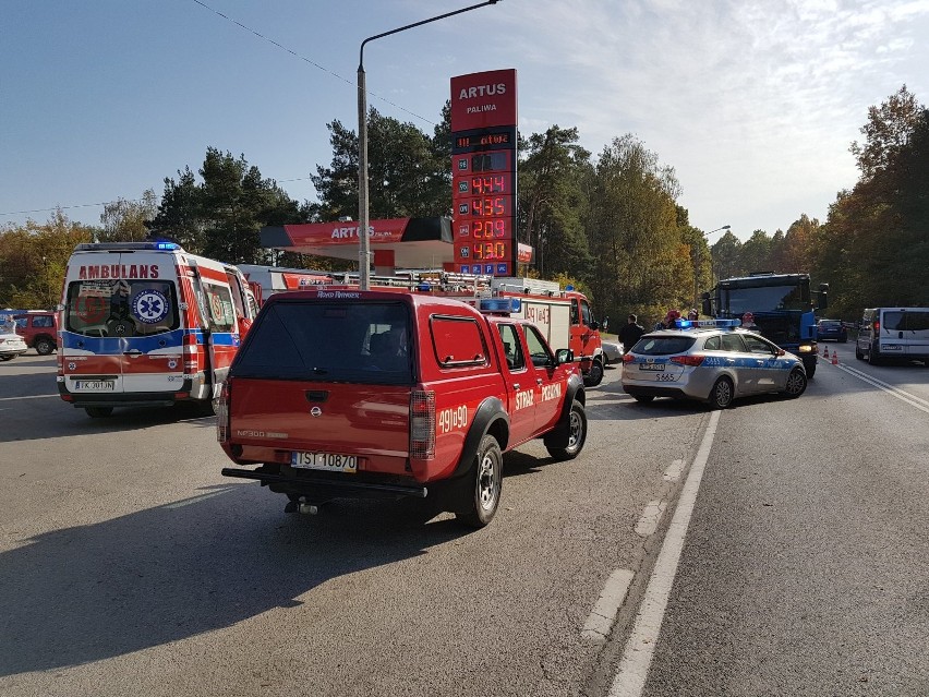 Zderzenie ciężarówki i osobówki w Starachowicach. Są utrudnienia