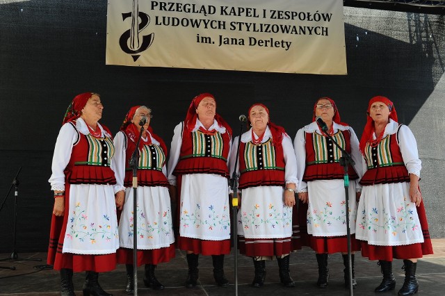 27. edycja Przeglądu Kapel i Zespołów Ludowych Stylizowanych imienia Jana Derlety na Zamku w Szydłowcu.