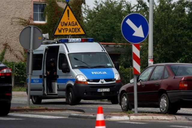 Policjanci z Janikowa wyjaśniają przyczyny i okoliczności wypadku drogowego, do którego doszło 22 maja