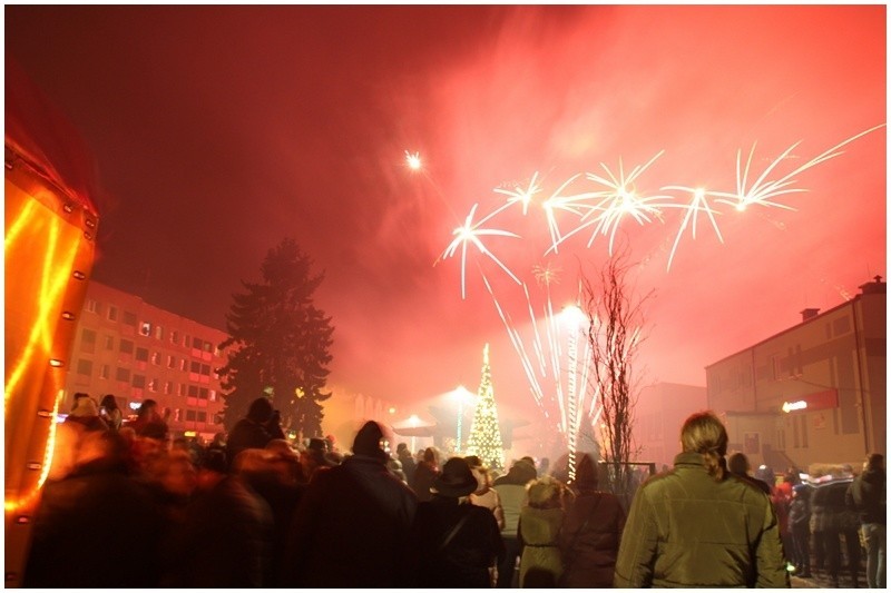 Z muzyką, tańcem i wystrzałami korków od szampana Mońki...