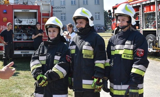 Studentki pielęgniarstwa miały m.in. namiastkę działań w pełnych strażackich ubraniach bojowych, na dodatek w temperaturze prawie 35 stopni Celsjusza
