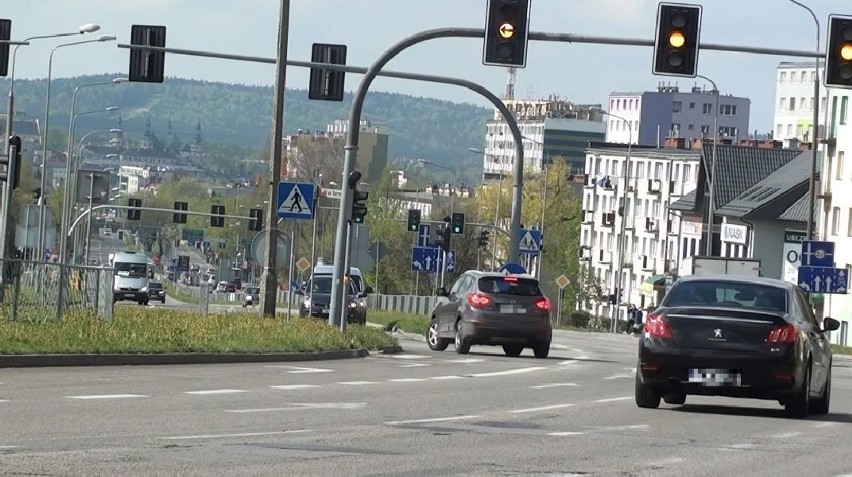 - Na skrzyżowaniu ulic Warszawskiej i Turystycznej w...