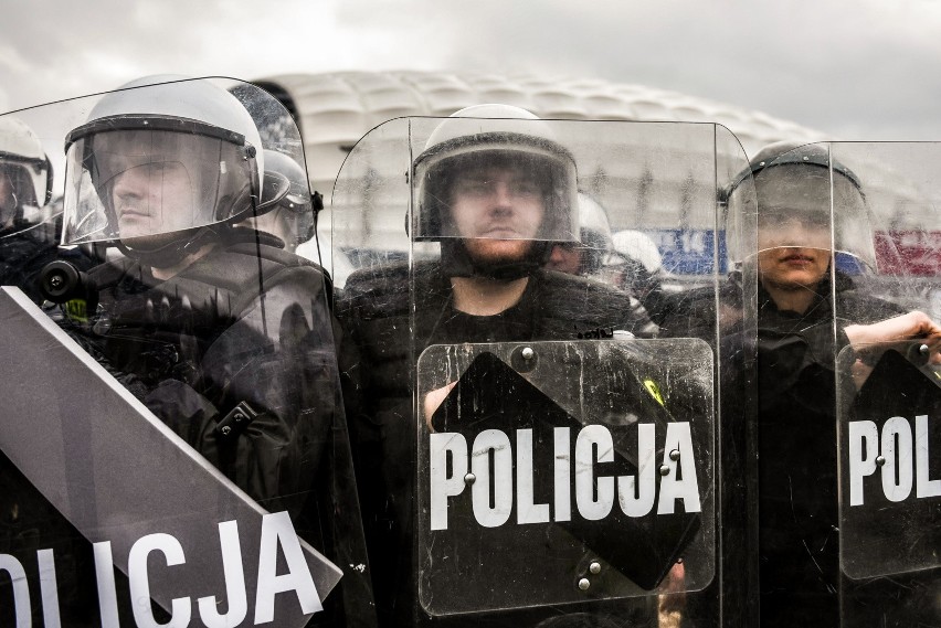 Uposażenia policjantów są uzależnione od grupy...