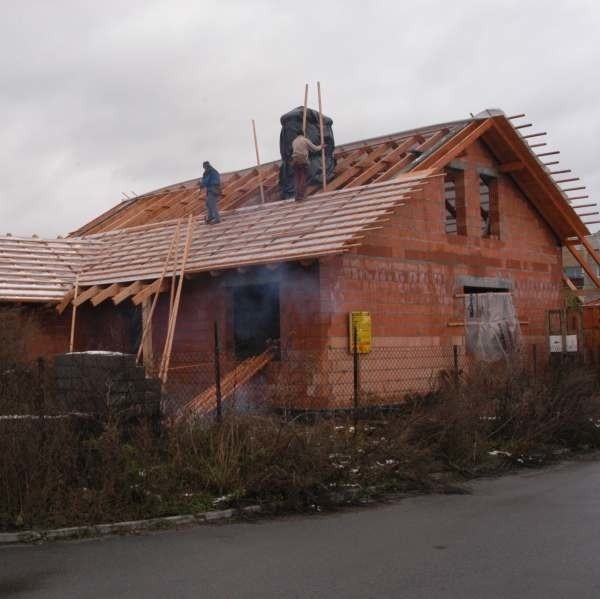 Aby postawić dom, nie trzeba będzie mieć pozwolenia na budowę. Zastąpi je rejestracja dokumentacji budowlanej.