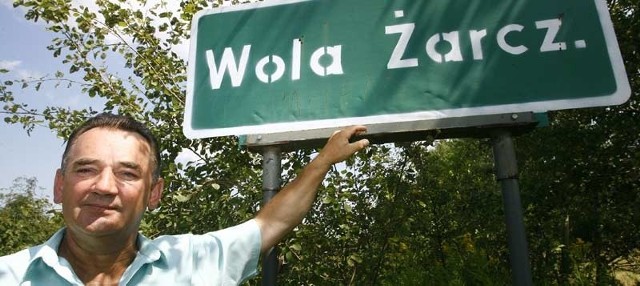 - Mieszkańcy dowiedzieli się, że wreszcie będą mieszkać w Woli Zarczyckiej, a nie Żarczyckiej - cieszy się sołtys wsi Władysław Klimek.